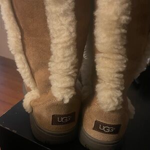 Women’s chestnut sunburst UGGS used size 9 ( used )
